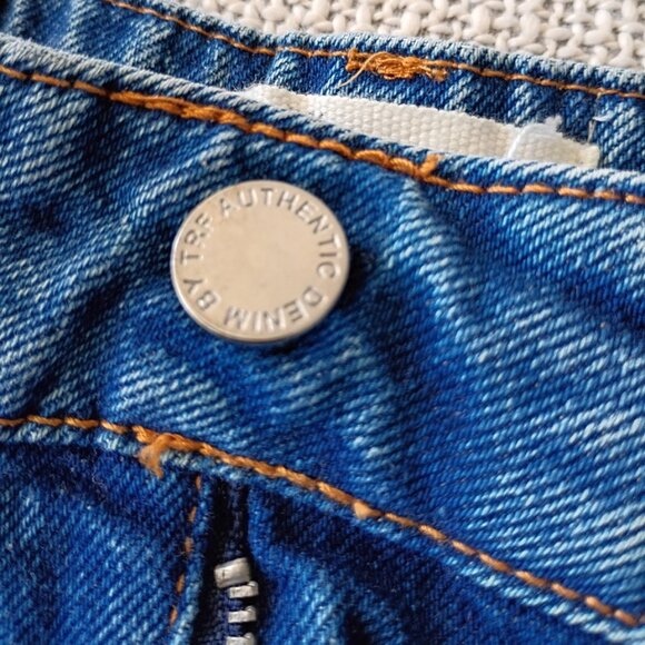 ZARA Authentic Denim by TRF High-Waisted Jean Shorts Size 2 – Classic Blue Wash - Picture 5 of 8